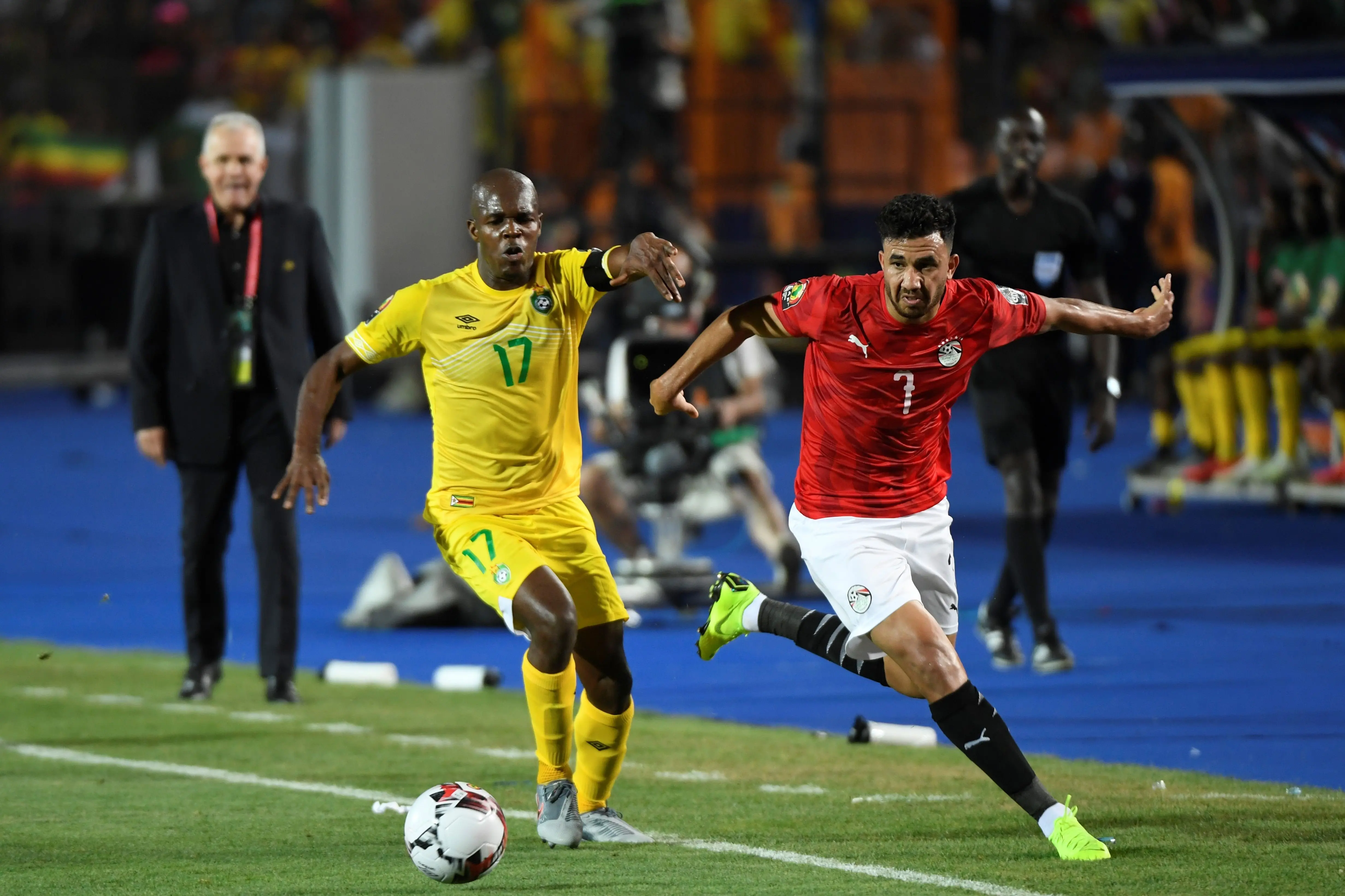 alʿlaqat almsryt alzymbabwyt ahmyt altʿawn walthqaft