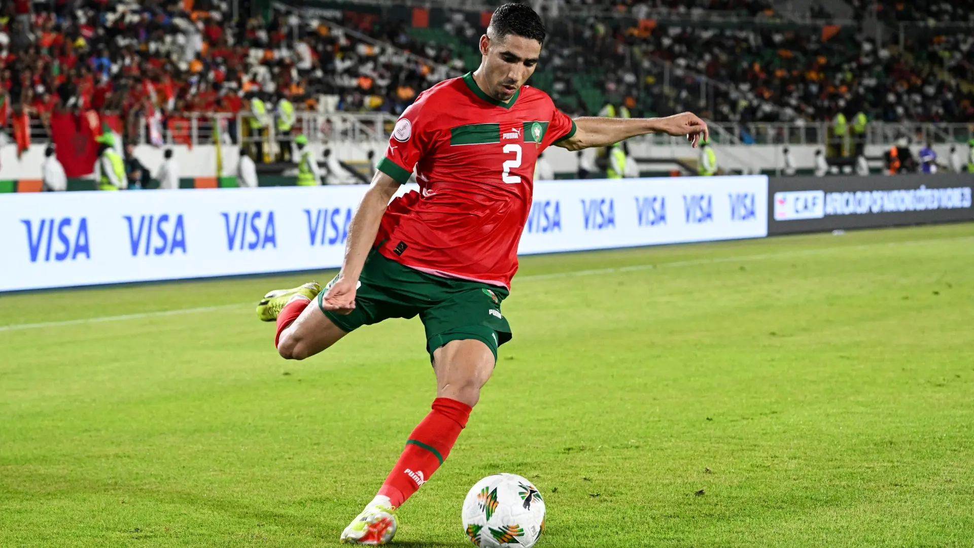 achraf hakimi msyrt laʿb alkrt almghrby almtmyz