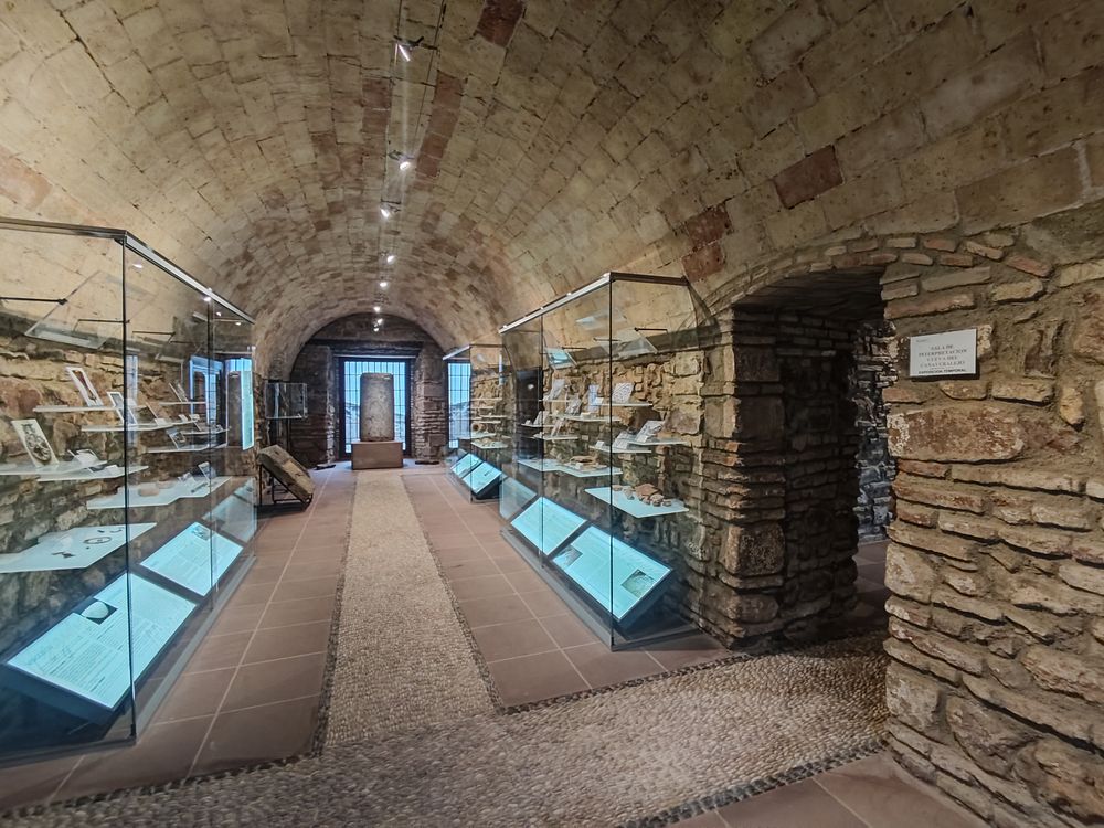 اكتشف مدينة آدموز: جمال الطبيعة وثقافة غنية