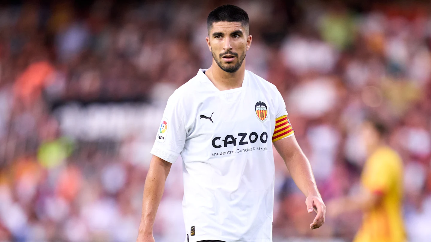 كارلوس سولر: مسيرة نجم كرة القدم الإسبانية الشاب