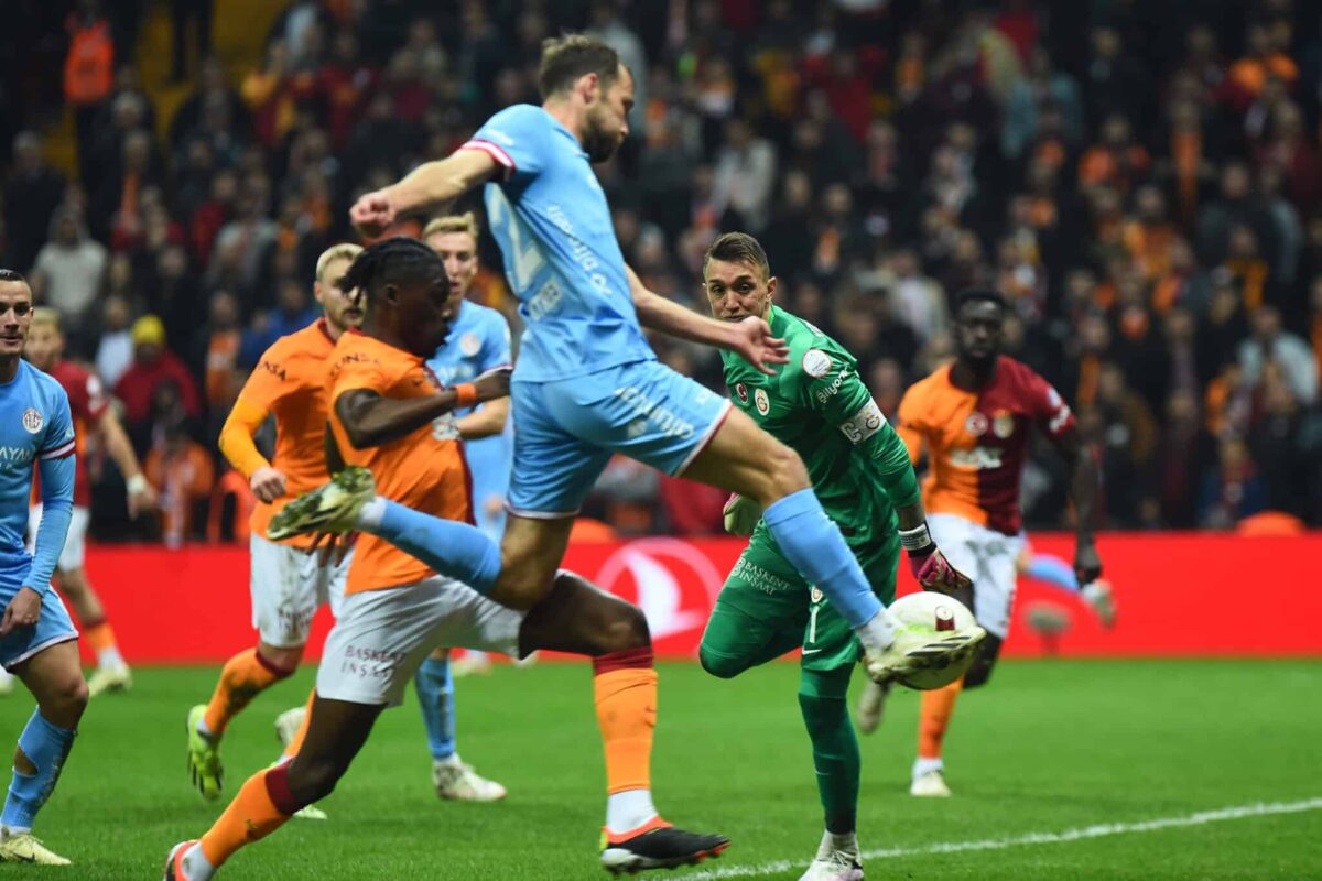 مباراة غالاتسراي ضد أتلتيكو مدريد: كل ما تحتاج معرفته