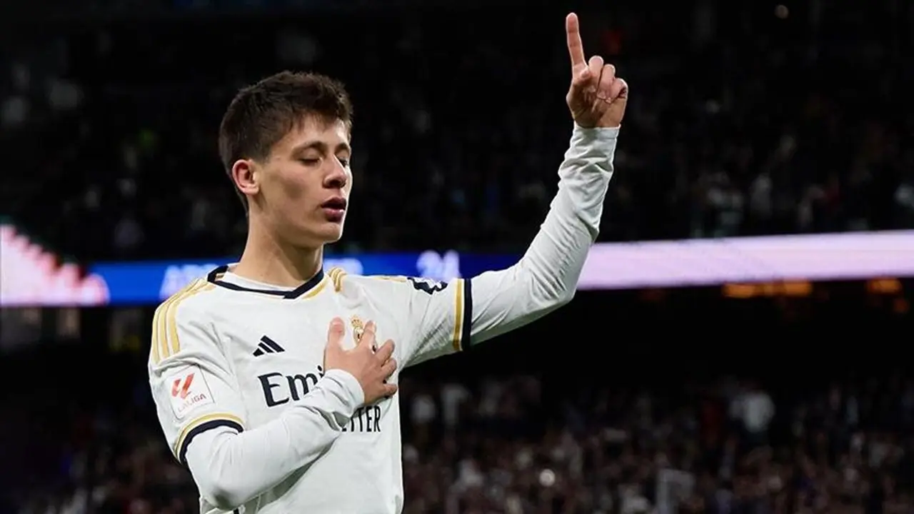 adaʾ aarda guler wtathyrh fy ʿalm krt alqdm