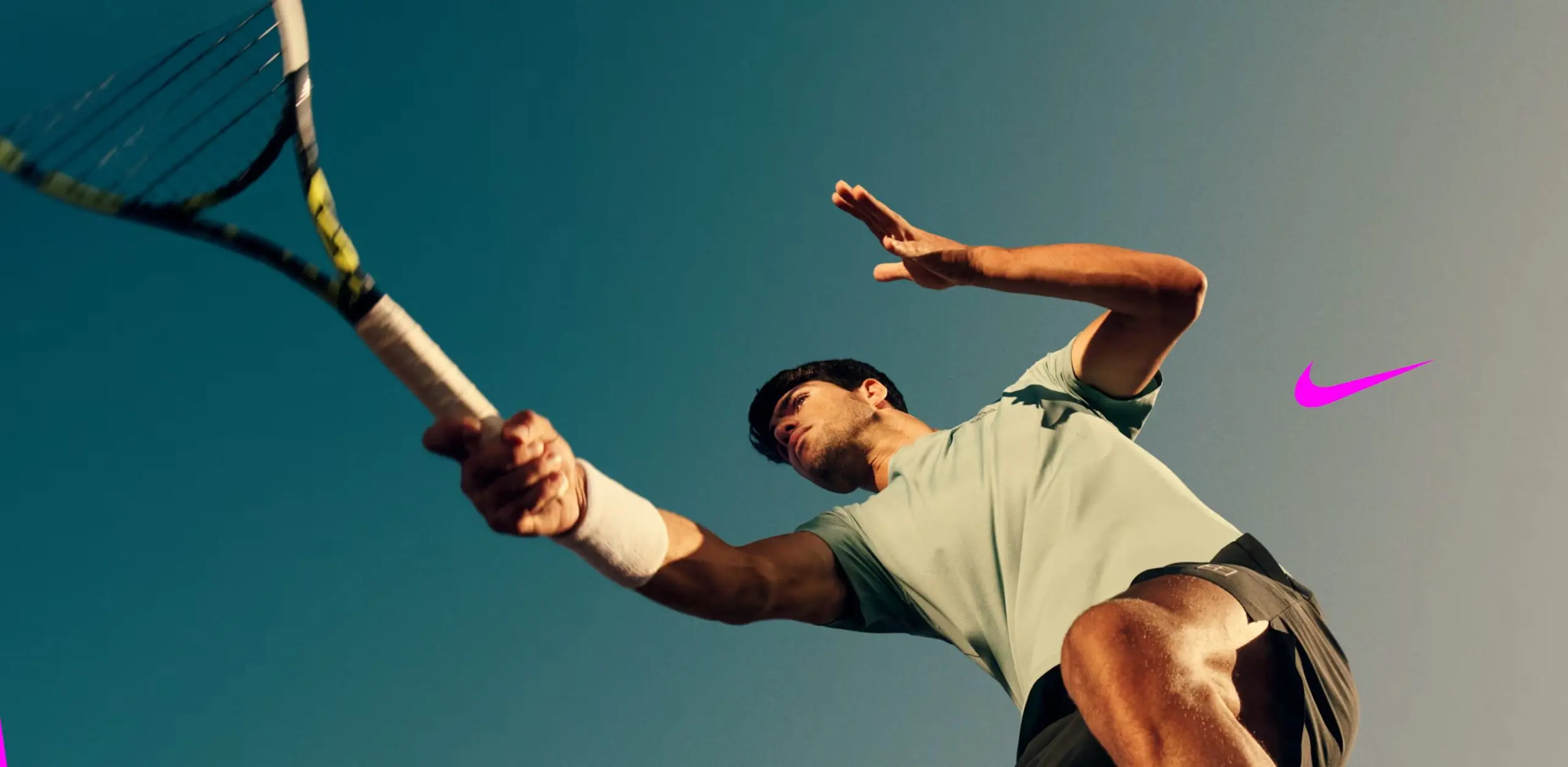 anjazat karlws alkaraz wtathyrh ʿly ryadt altns