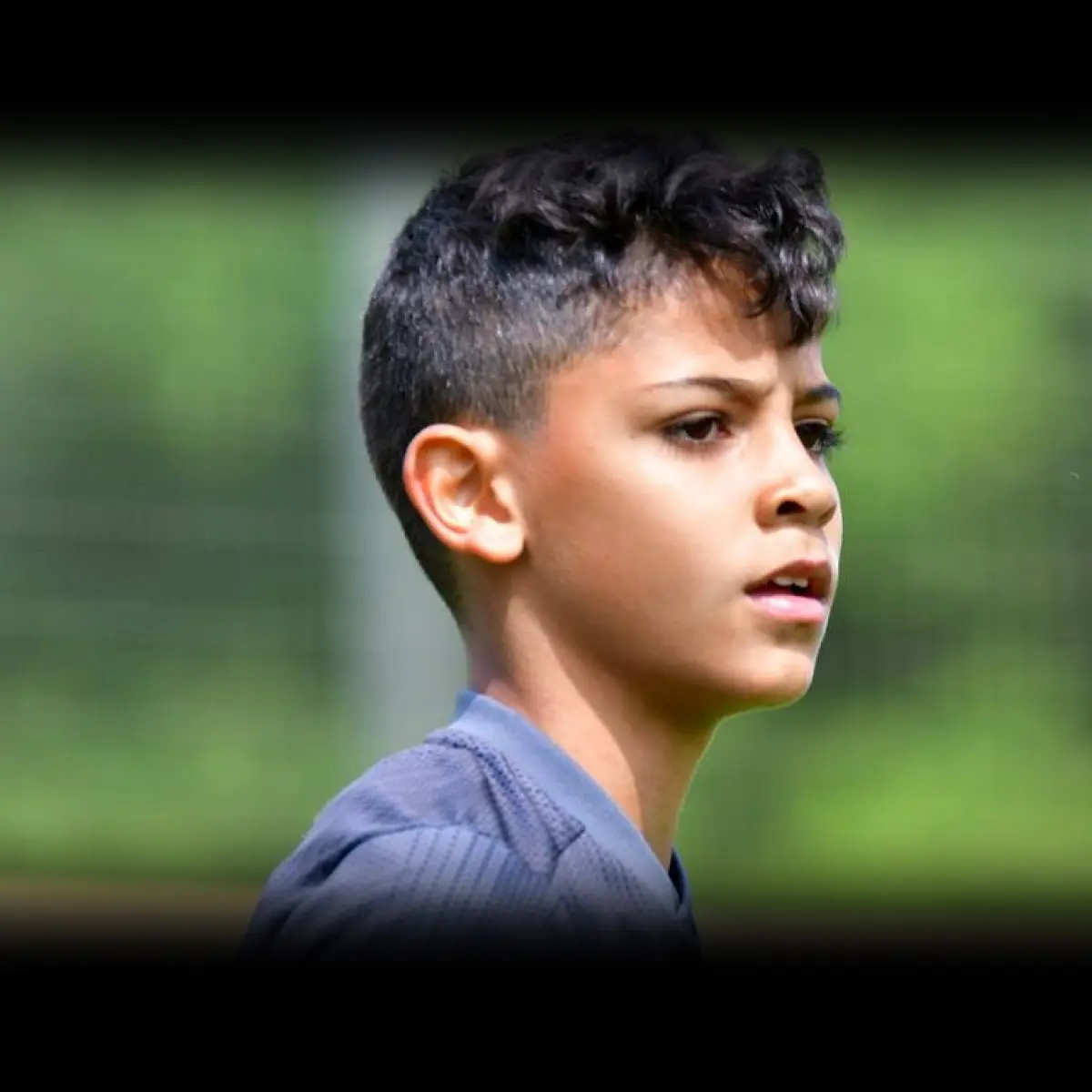 krystyanw rwnaldw alghzal albrtghaly fy ʿalm krt alqdm