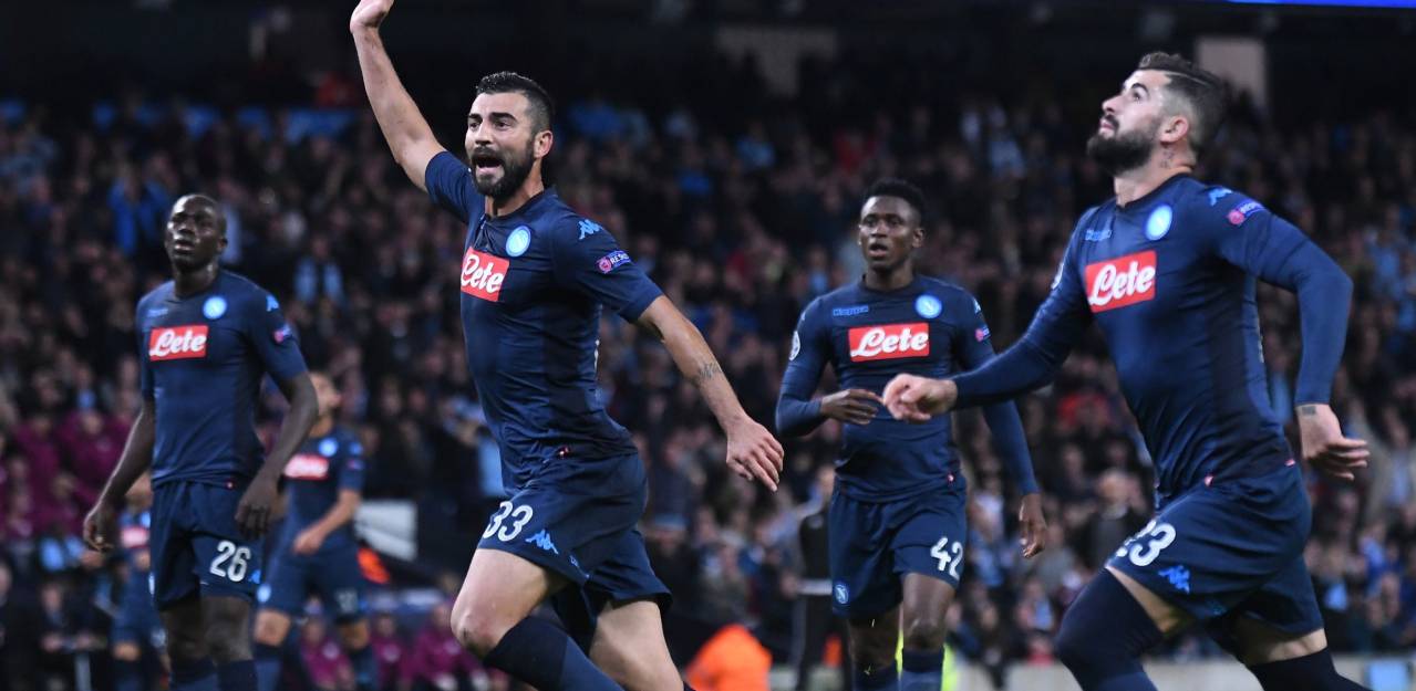 مباراة نابولي ضد كومو: تحدي جديد في الكالتشيو