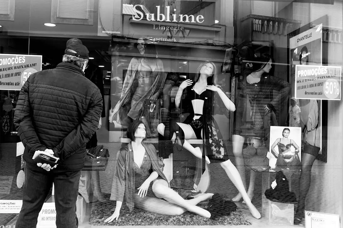 aktshaf albrtghal ard aljmal waltarykh