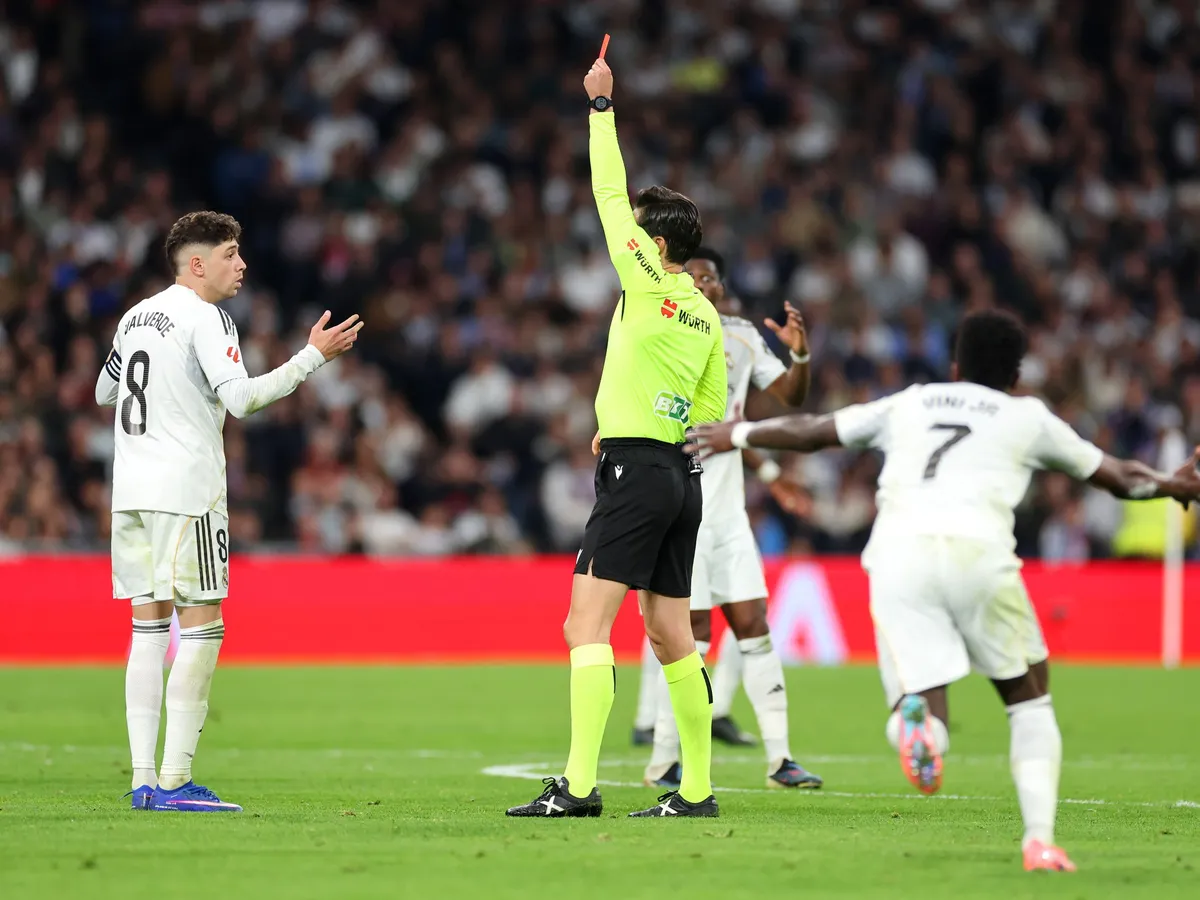 Federico valverde: فيديريكو فالفيردي: البطاقة الحمراء في ديربي مدريد