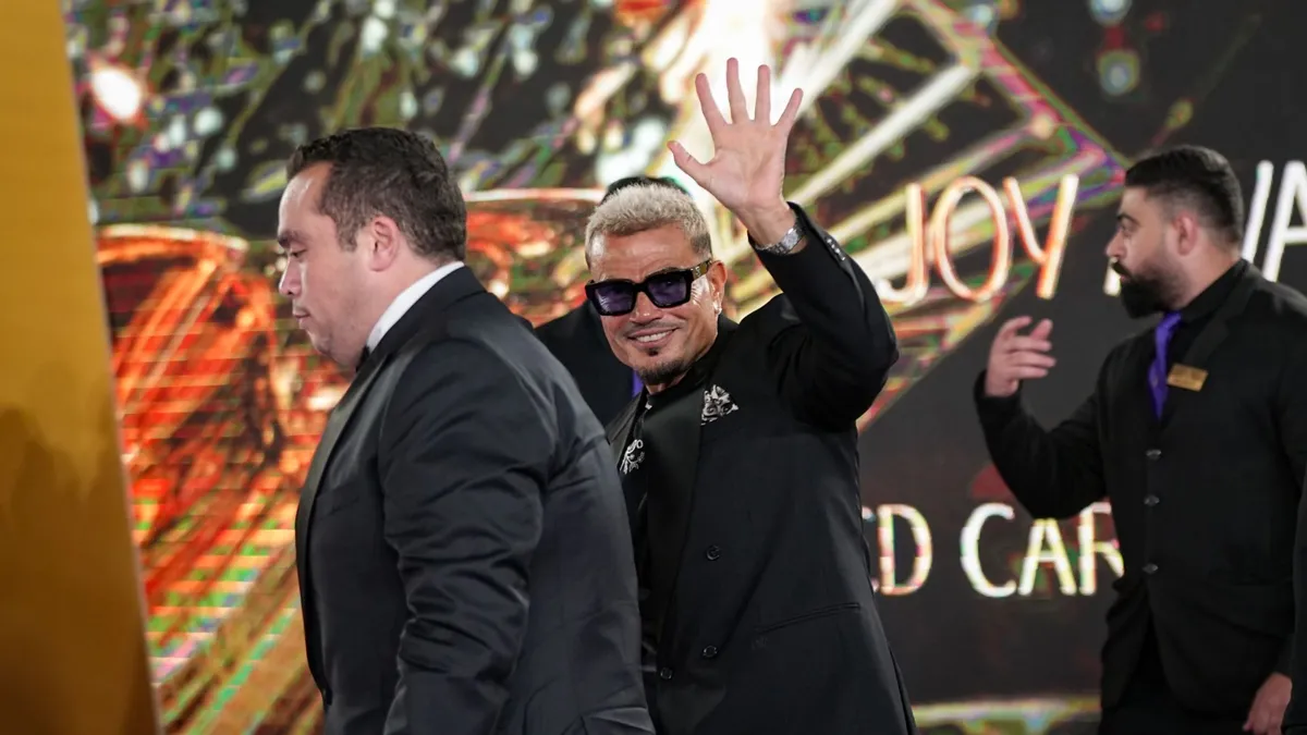 كورة: حفل عمرو دياب في دبي –