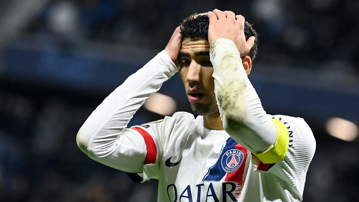 ashrf hkymy yntqd andryk bʿd ahtfalh almstfz