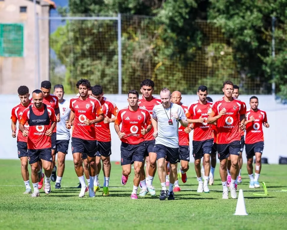 alahly yghlq albab amam rhyl laʿbyh astʿdadaⁿa llmwsm aljdyd